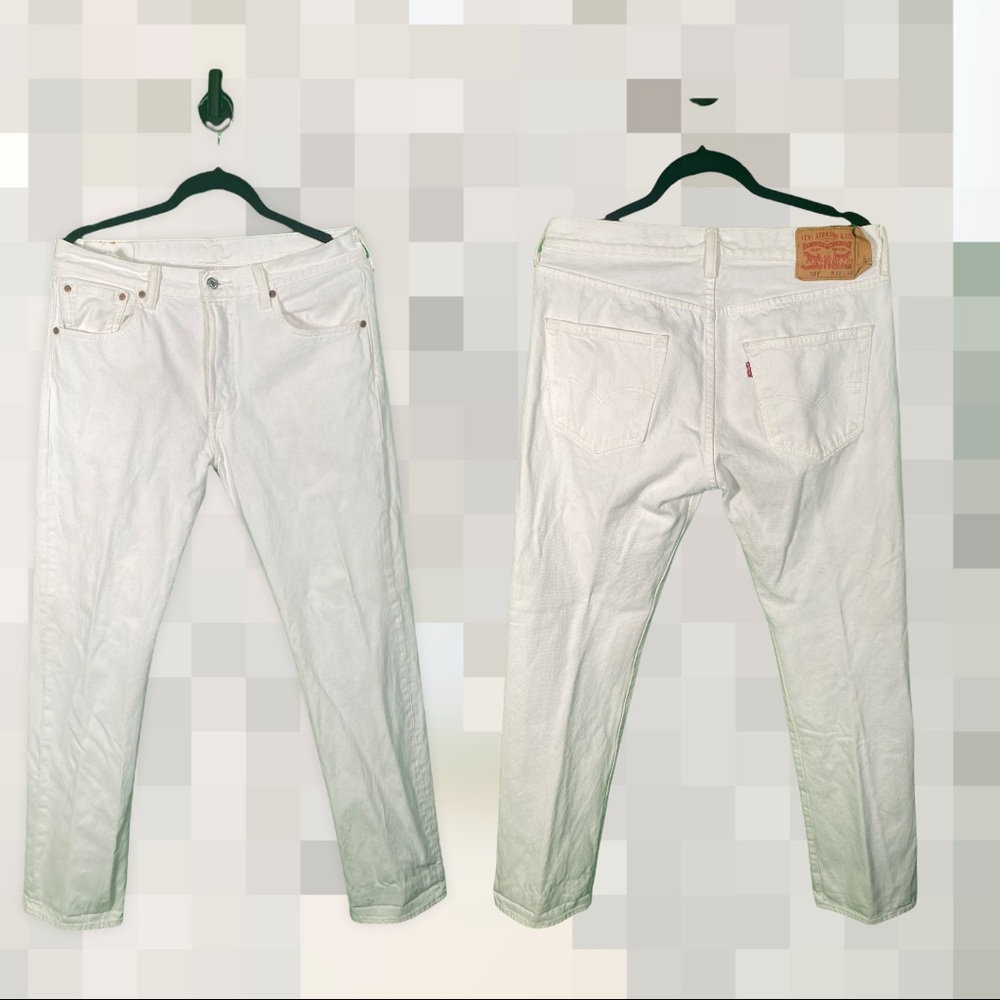 Like new Levy’s 501 White I n perfect condition.